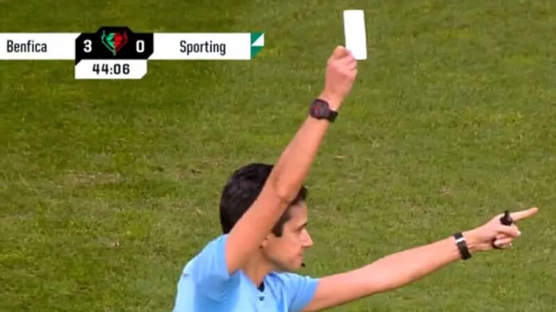 Por primera vez mostraron la tarjeta blanca en un partido de fútbol