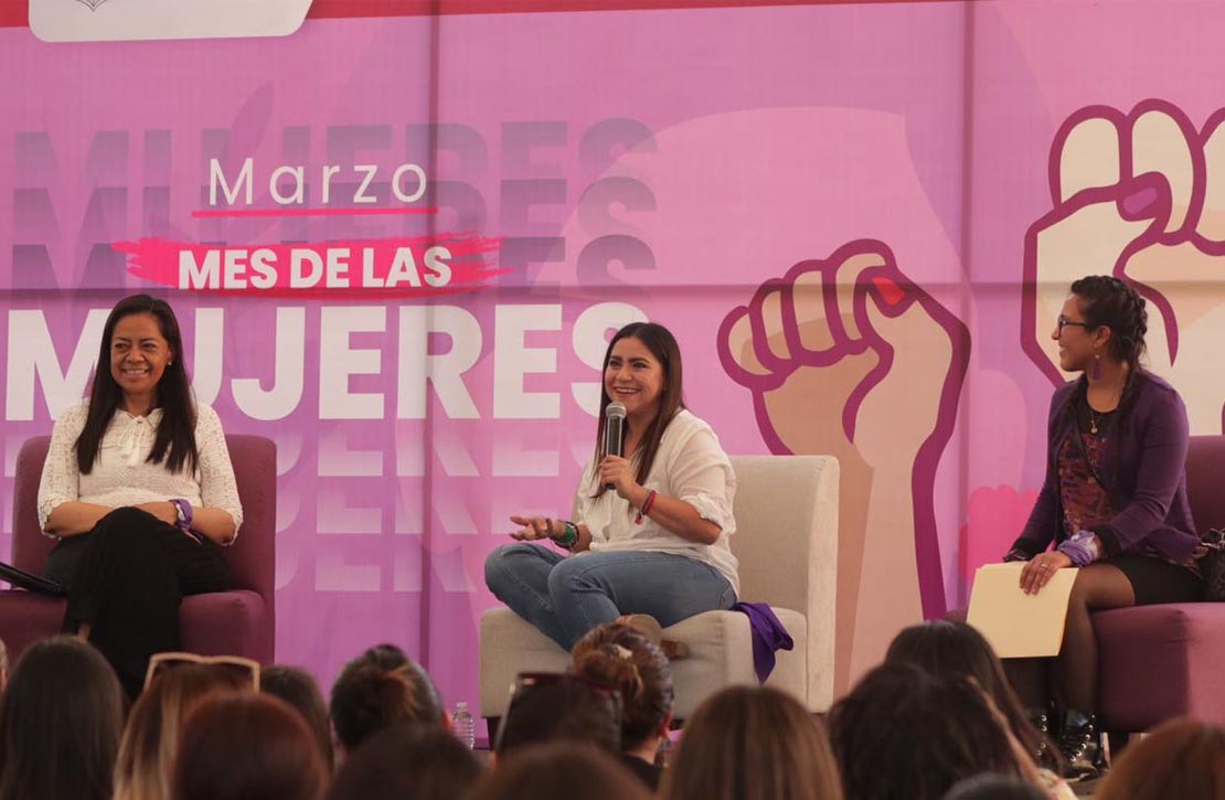 Ariadna Ayala recibe a la activista Olimpia Coral en Atlixco para hablar sobre la violencia digital contra las mujeres
