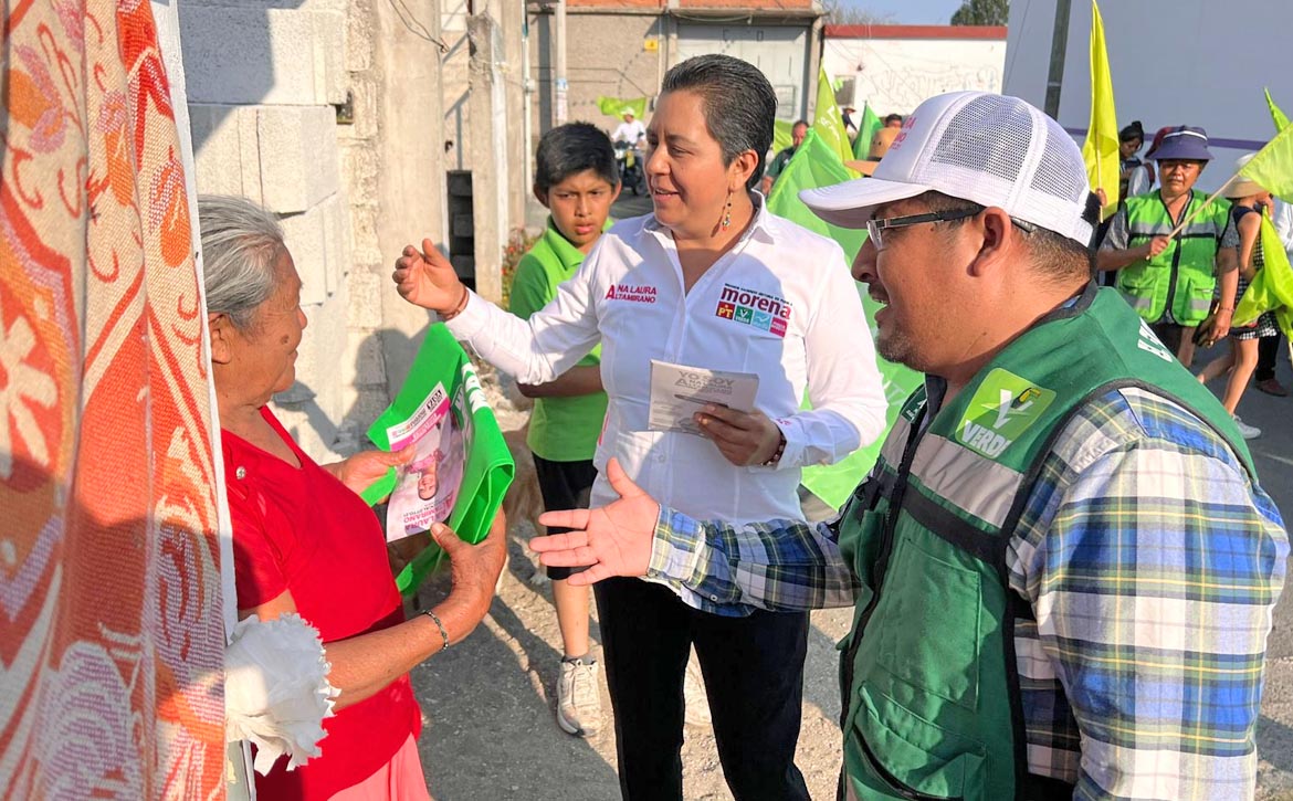 Los candidatos Ana Laura Altamirano y Max Aponte se unen en una caminata por las calles de San Jerónimo Tecuanipan, mostrando su compromiso con la comunidad