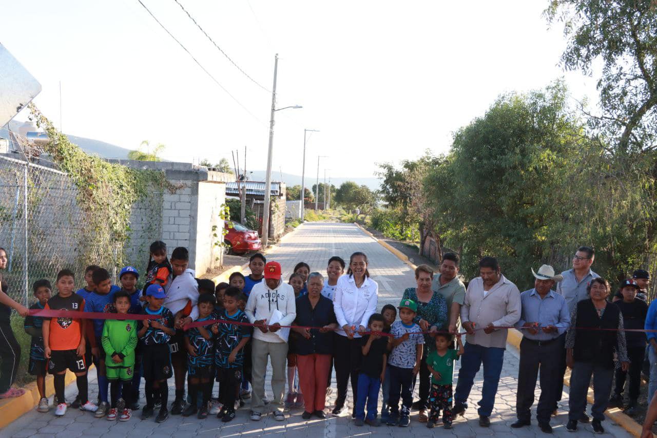 ARIADNA AYALA INAUGURA PAVIMENTACIÓN DE CALLES PARA APOYAR A PRODUCTORES DE ATLIXCO