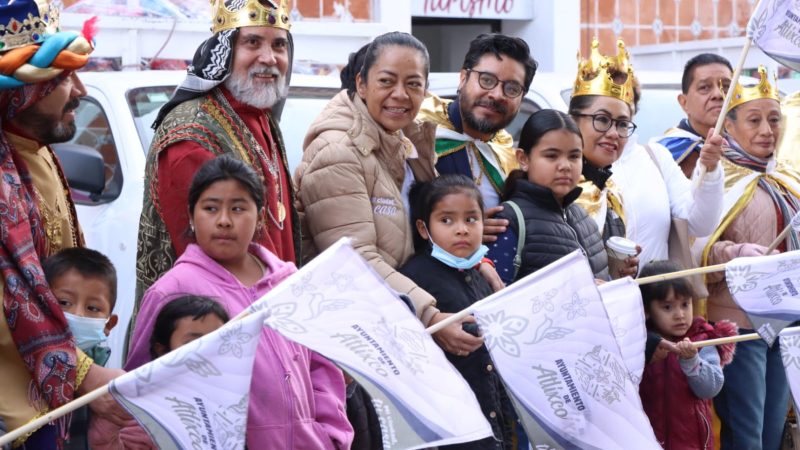 ARIADNA AYALA Y LOS REYES MAGOS RECORREN TODO ATLIXCO PARA ENTREGAR JUGUETES A LOS NIÑOS