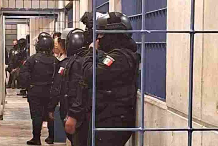 Implementan fuerzas de seguridad operativo en penal femenil de Ciudad Serdán