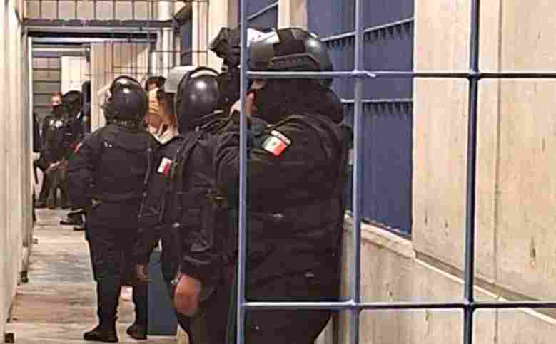 Implementan fuerzas de seguridad operativo en penal femenil de Ciudad Serdán