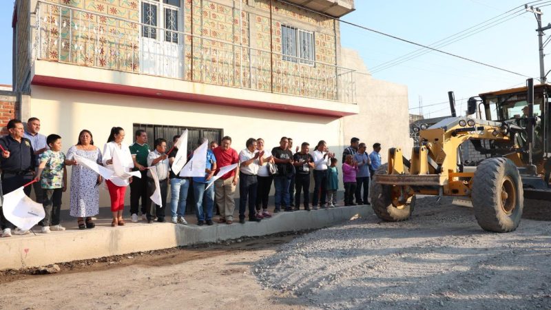 Atlixco mejora vialidades; Ariadna Ayala inicia construcción de calle