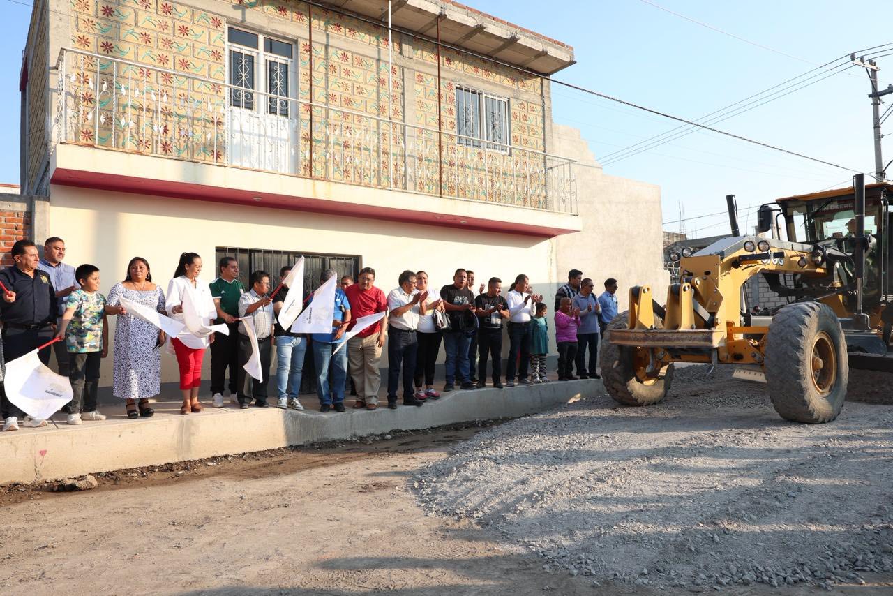 Atlixco mejora vialidades; Ariadna Ayala inicia construcción de calle