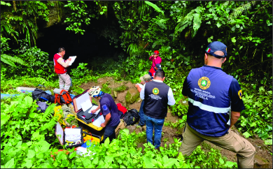 Continúan tareas de búsqueda y rescate en gruta de Cuetzalan